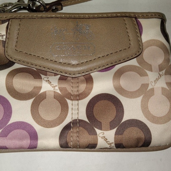 Coach Wristlet Clover Print - Picture 3 of 16